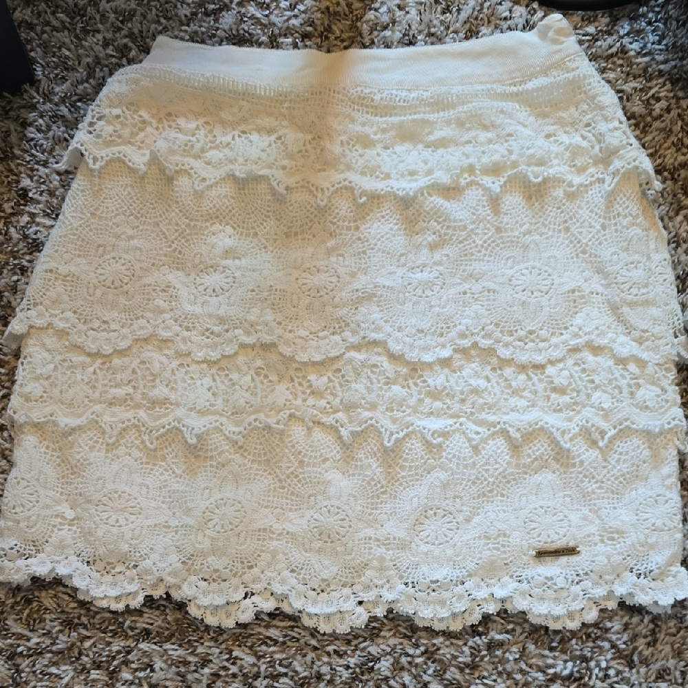 Abercrombie & Fitch Cream Lace Mini Skirt - Picture 2 of 7
